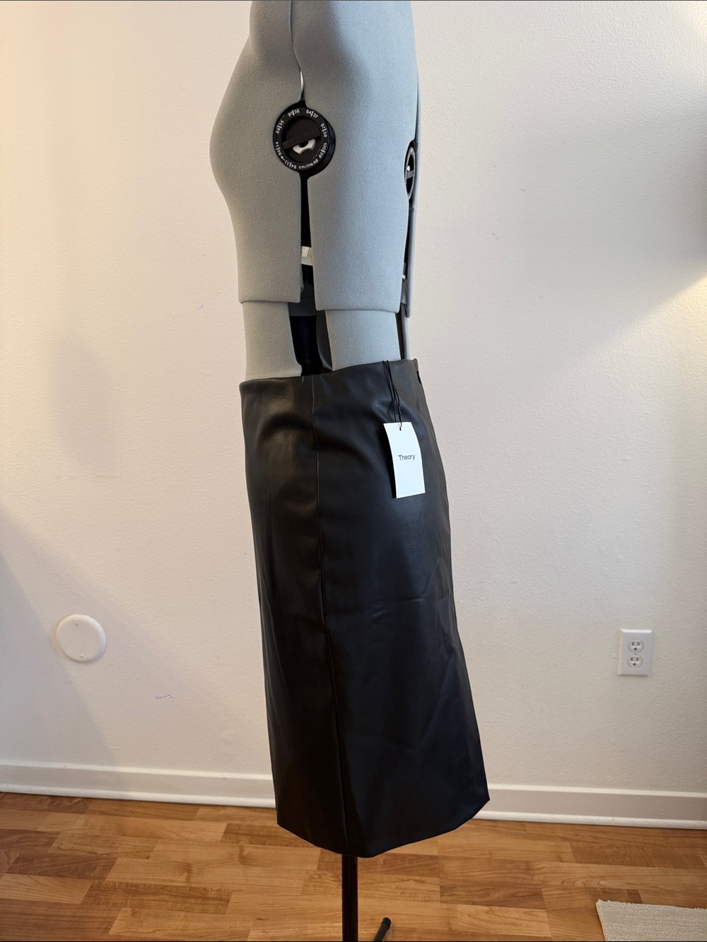 Theory Faux Leather Pencil Skirt 8 Black Work Office Chic NWT - Picture 9 of 12